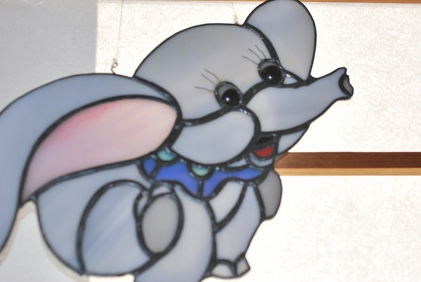 ディズニー公式大判ヴィンテージステンドグラス ダンボ55周年記念数量